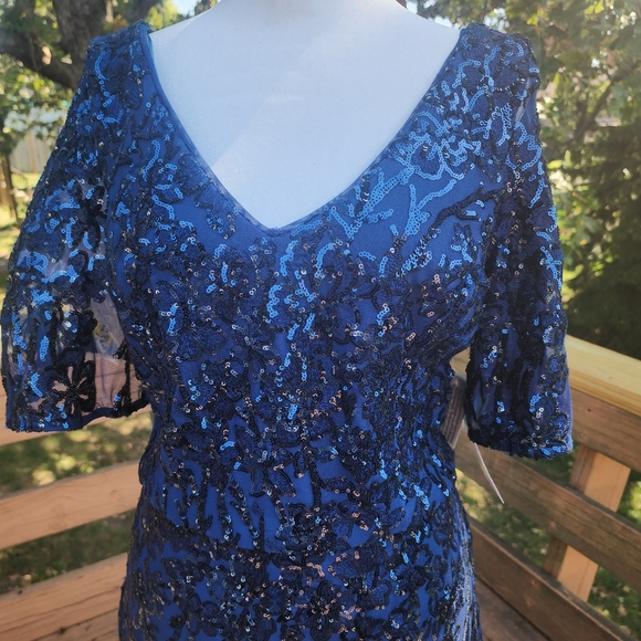 Alex Evenings Sequin V-Neck A-Line Dress w/Cold Shoulder Flutter Sleeve - NWT - Picture 6 of 8